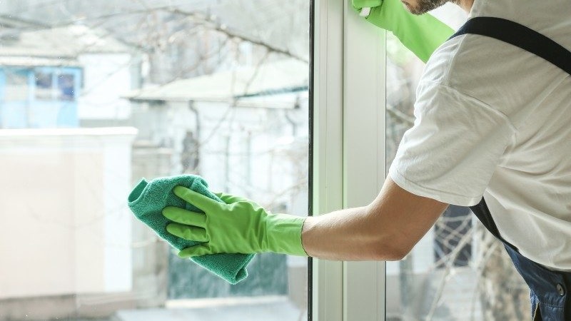 cleaning exterior windows